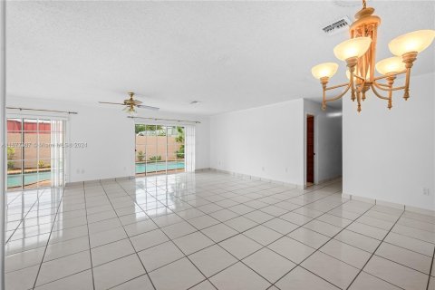 Casa en venta en Miami, Florida, 3 dormitorios, 143.26 m2 № 1404337 - foto 3