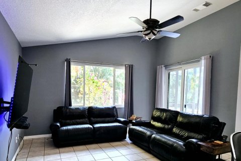 House in Port St. Lucie, Florida 3 bedrooms, 197.32 sq.m. № 1142242 - photo 14