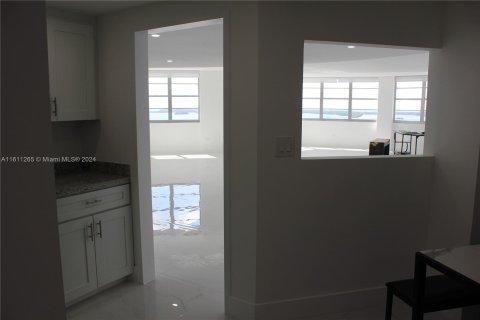 Condo in Miami, Florida, 3 bedrooms  № 1233642 - photo 10