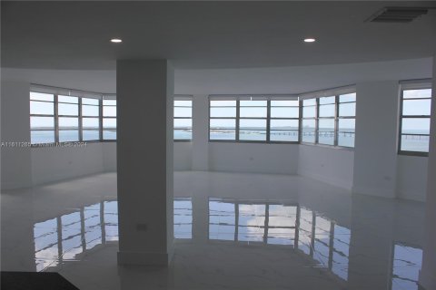 Copropriété à vendre à Miami, Floride: 3 chambres, 193.24 m2 № 1233642 - photo 13