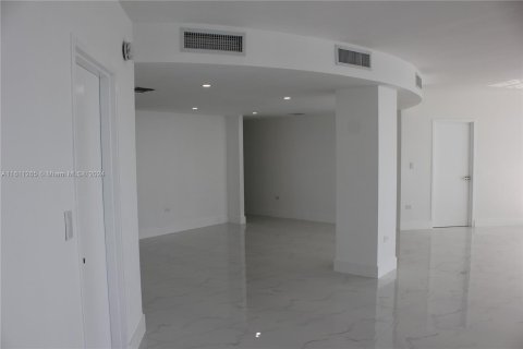 Copropriété à vendre à Miami, Floride: 3 chambres, 193.24 m2 № 1233642 - photo 2