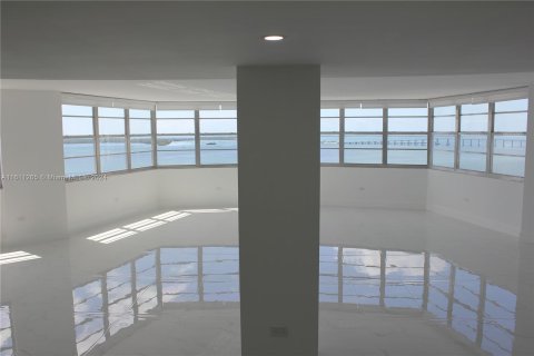 Copropriété à vendre à Miami, Floride: 3 chambres, 193.24 m2 № 1233642 - photo 5