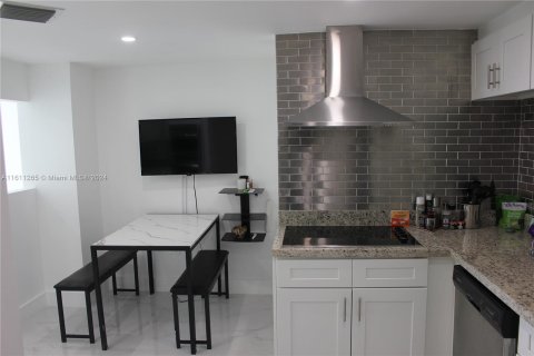 Condo in Miami, Florida, 3 bedrooms  № 1233642 - photo 11