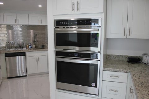 Condo in Miami, Florida, 3 bedrooms  № 1233642 - photo 7