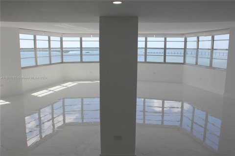 Copropriété à vendre à Miami, Floride: 3 chambres, 193.24 m2 № 1233642 - photo 14