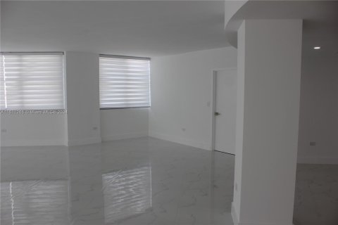 Copropriété à vendre à Miami, Floride: 3 chambres, 193.24 m2 № 1233642 - photo 28