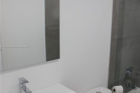 Condo in Miami, Florida, 3 bedrooms  № 1233642 - photo 25