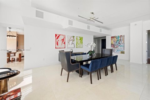 Condominio en venta en Sunny Isles Beach, Florida, 4 dormitorios, 428.19 m2 № 1233670 - foto 25