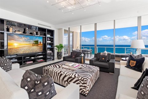 Condominio en venta en Sunny Isles Beach, Florida, 4 dormitorios, 428.19 m2 № 1233670 - foto 17