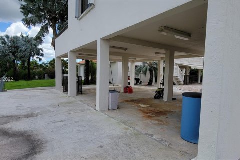 Casa en venta en Miami, Florida, 5 dormitorios, 738.94 m2 № 7095 - foto 24
