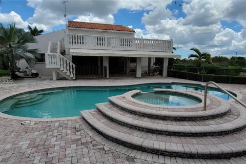 Casa en venta en Miami, Florida, 5 dormitorios, 738.94 m2 № 7095 - foto 28