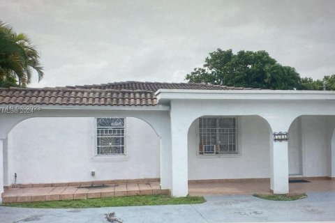 Propiedad comercial en venta en Miami, Florida, 261.71 m2 № 1181008 - foto 1