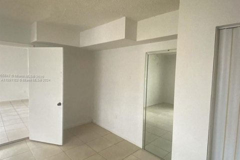 Immobilier commercial à vendre à Miami, Floride: 261.71 m2 № 1181008 - photo 7