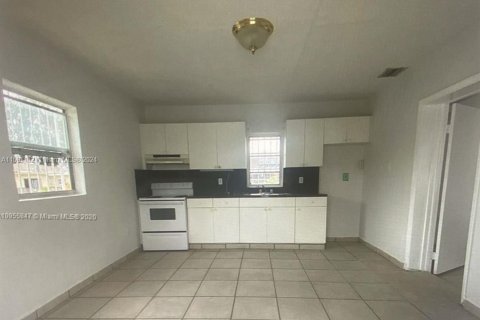 Immobilier commercial à vendre à Miami, Floride: 261.71 m2 № 1181008 - photo 5