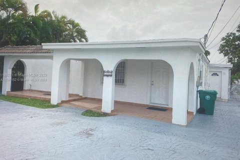 Propiedad comercial en venta en Miami, Florida, 261.71 m2 № 1181008 - foto 2