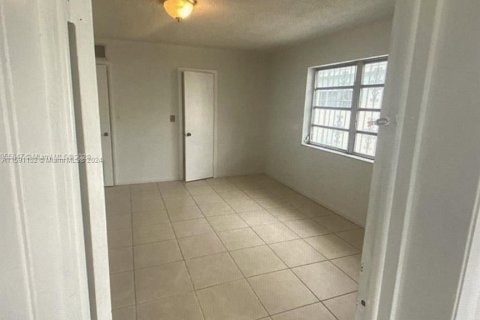 Immobilier commercial à vendre à Miami, Floride: 261.71 m2 № 1181008 - photo 6