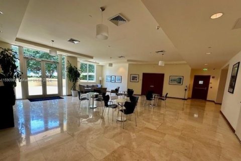 Condo in Miami, Florida, 1 bedroom  № 1180981 - photo 5