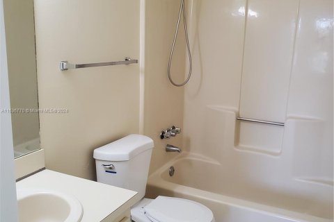 Condo in North Lauderdale, Florida, 3 bedrooms  № 1306296 - photo 4