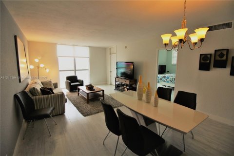 Condominio en venta en Hollywood, Florida, 2 dormitorios, 108.97 m2 № 6370 - foto 5