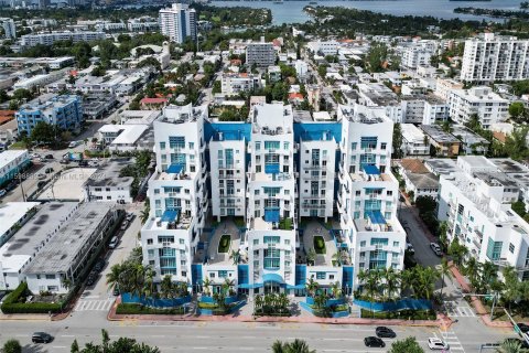 Condo in Miami Beach, Florida, 1 bedroom  № 1208289 - photo 1