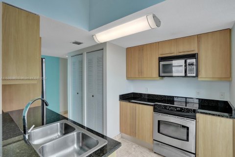 Condo in Miami Beach, Florida, 1 bedroom  № 1208289 - photo 12