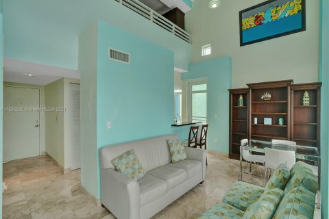 Condo in Miami Beach, Florida, 1 bedroom  № 1208289 - photo 5