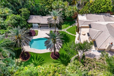 Villa ou maison à vendre à Miami, Floride: 6 chambres, 723.43 m2 № 1095826 - photo 1