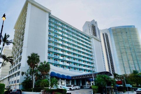 Condominio en venta en Sunny Isles Beach, Florida, 1 dormitorio, 63.17 m2 № 1154856 - foto 26