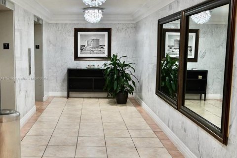 Condo in Sunny Isles Beach, Florida, 1 bedroom  № 1154856 - photo 11