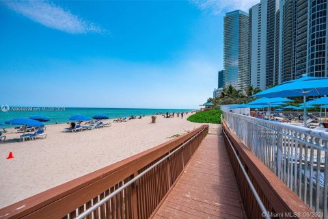 Copropriété à vendre à Sunny Isles Beach, Floride: 1 chambre, 63.17 m2 № 1154856 - photo 9