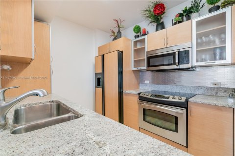 Condo in Aventura, Florida, 2 bedrooms  № 815107 - photo 2