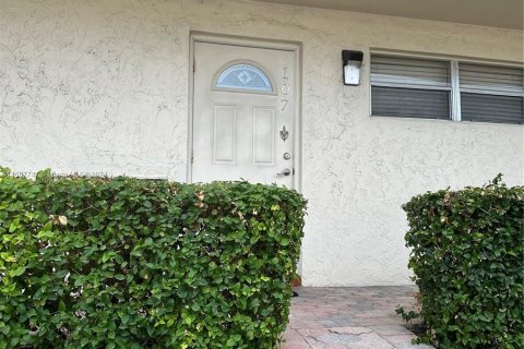 Condominio en venta en Pembroke Pines, Florida, 2 dormitorios, 108.7 m2 № 1229596 - foto 2