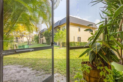 Condominio en venta en Pembroke Pines, Florida, 2 dormitorios, 73.39 m2 № 1229609 - foto 15