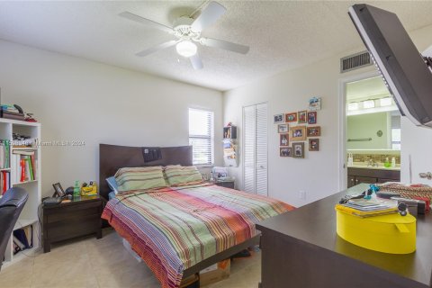Condominio en venta en Pembroke Pines, Florida, 2 dormitorios, 73.39 m2 № 1229609 - foto 10