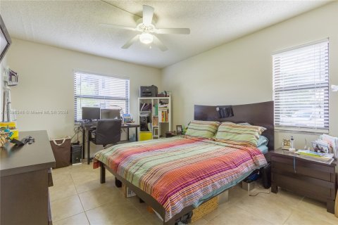 Condominio en venta en Pembroke Pines, Florida, 2 dormitorios, 73.39 m2 № 1229609 - foto 13