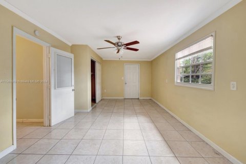 House in Margate, Florida 4 bedrooms, 163.23 sq.m. № 1155185 - photo 17