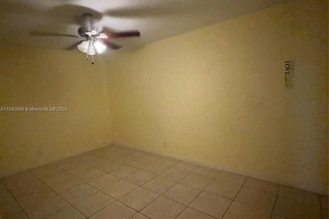 House in Margate, Florida 4 bedrooms, 163.23 sq.m. № 1155185 - photo 2