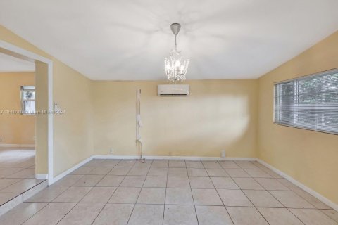 Casa en venta en Margate, Florida, 4 dormitorios, 163.23 m2 № 1155185 - foto 13