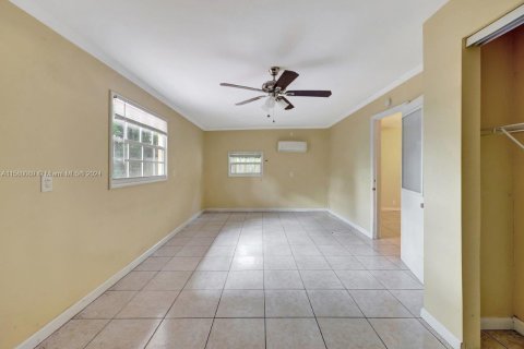 House in Margate, Florida 4 bedrooms, 163.23 sq.m. № 1155185 - photo 18