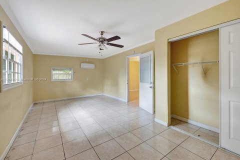 House in Margate, Florida 4 bedrooms, 163.23 sq.m. № 1155185 - photo 19