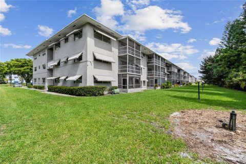 Copropriété à vendre à Hollywood, Floride: 2 chambres, 83.52 m2 № 1250079 - photo 24