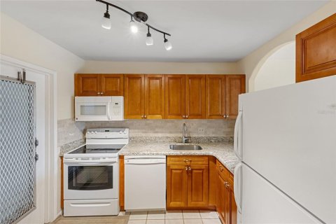 Condo in Hollywood, Florida, 2 bedrooms  № 1250079 - photo 5