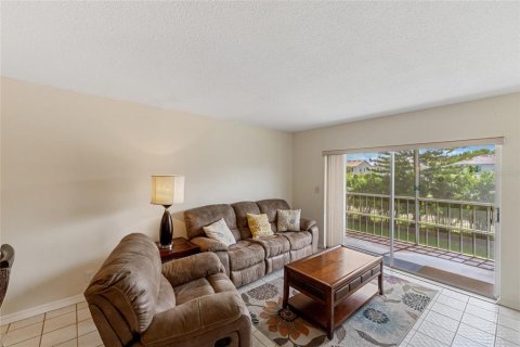 Condo in Hollywood, Florida, 2 bedrooms  № 1250079 - photo 11