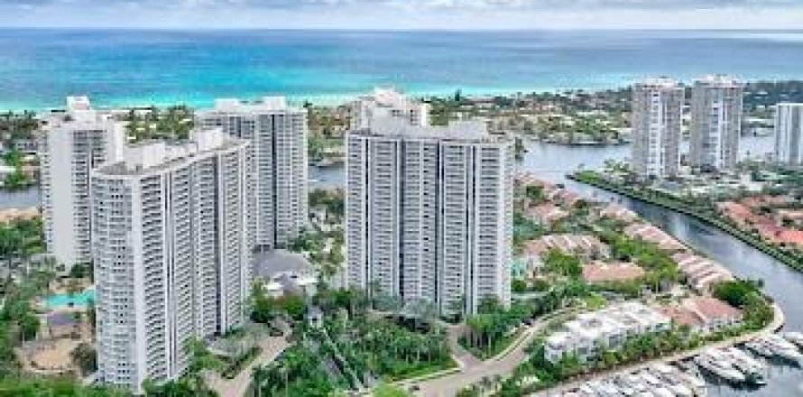 Condominio en Aventura, Florida, 3 dormitorios  № 947911