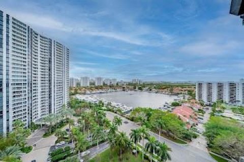 Condo in Aventura, Florida, 3 bedrooms  № 947911 - photo 16