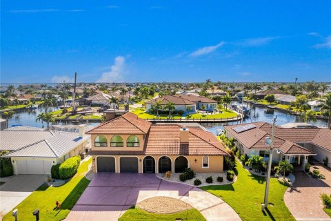 Villa ou maison à vendre à Punta Gorda, Floride: 4 chambres, 266.63 m2 № 1322251 - photo 1