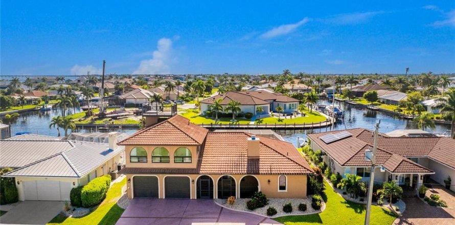 Villa ou maison à Punta Gorda, Floride 4 chambres, 266.63 m2 № 1322251