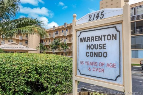 Condo in Hollywood, Florida, 1 bedroom  № 1100944 - photo 20