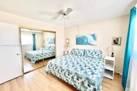 Condo in Hollywood, Florida, 1 bedroom  № 1100944 - photo 5