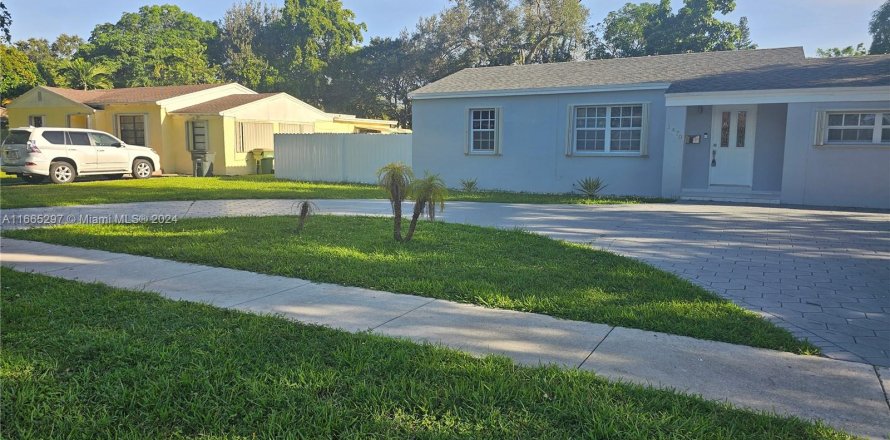 House in North Miami, Florida 3 bedrooms, 101.26 sq.m. № 1384653